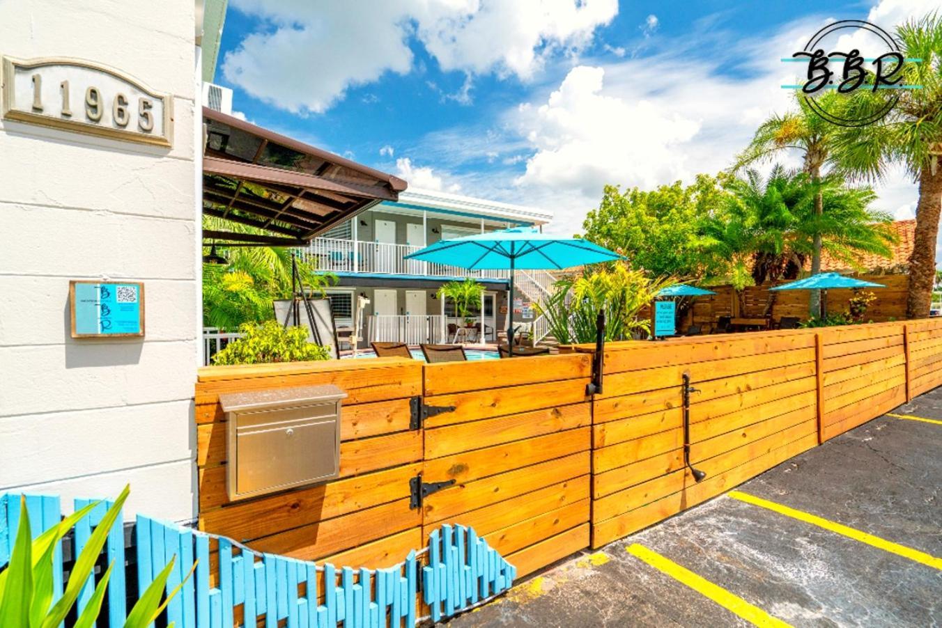 Boutique Beach Retreat St. Pete Beach Exterior foto